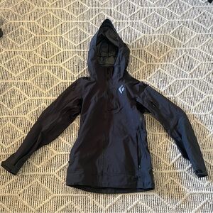 Black Diamond mission ski shell. Excellent ski shell that’s only been worn once!